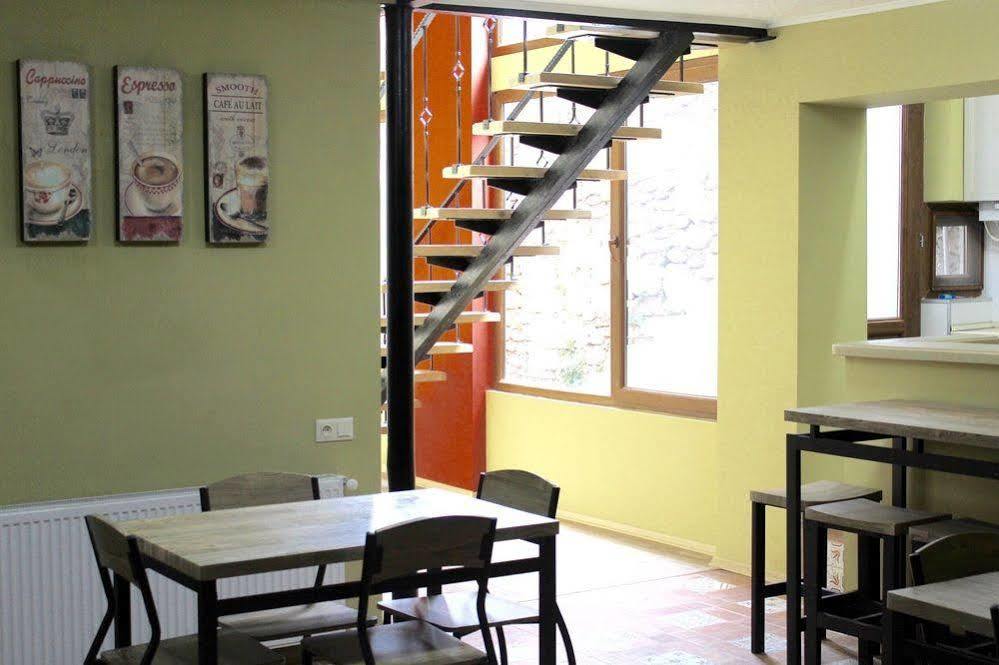 Red Fox Guesthouse Tbilisi ภายนอก รูปภาพ