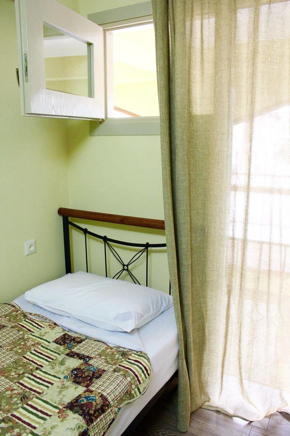 Red Fox Guesthouse Tbilisi ภายนอก รูปภาพ