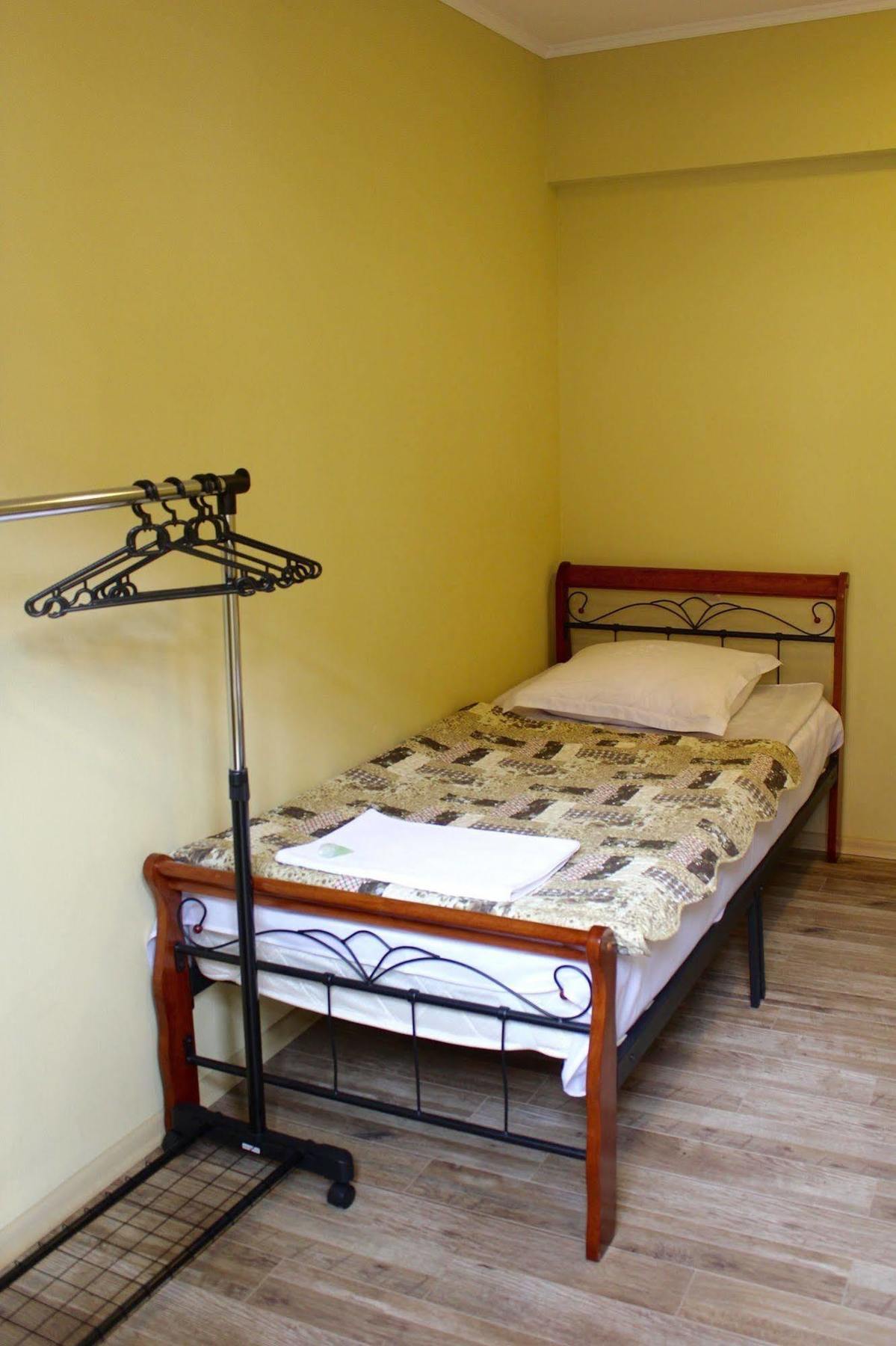 Red Fox Guesthouse Tbilisi ภายนอก รูปภาพ